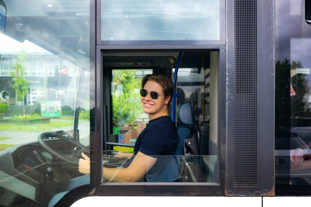 Grote bus huren met chauffeur